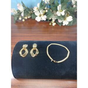 Monet Golden Bracelet And Earrings Beautiful Gorgeous Preppy Fun